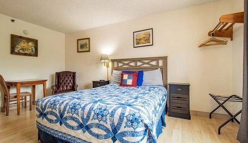 Basic Room, 1 Queen Bed