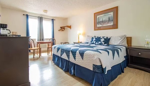 Deluxe Room, 1 King Bed, Mountain View