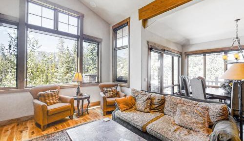 Five Bedroom Holiday Home