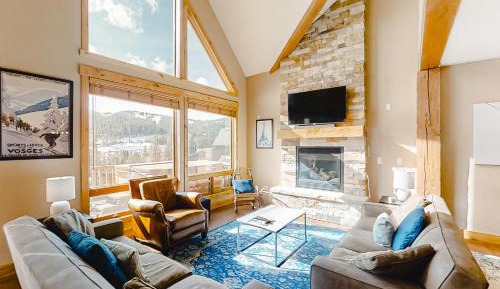 Five Bedroom Holiday Home