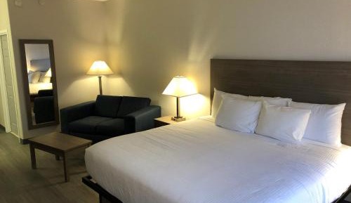 Deluxe King Room