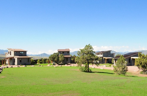 Canon City Hotel | Royal Gorge Cabins