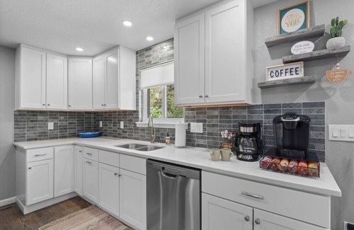 Alta Vista Area House | 3BR Outdoor Oasis Near Denver & Mountains| Hot Tub