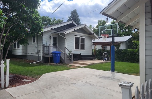 Loveland House | Historic, Clean, Private, Central, Spacious, HOME, Hot Tub, Fire Pit, Basketball