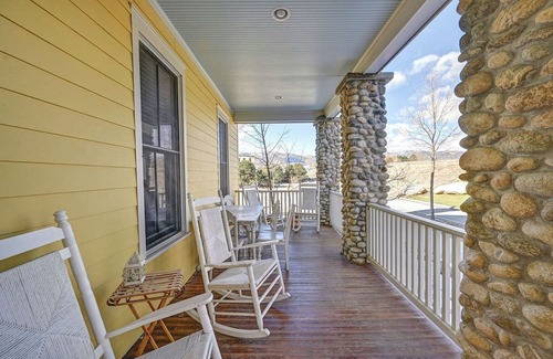 Buena Vista House | This peaceful 4-bedroom, 3.5-bathroom residence sleeps up to 13 guests
