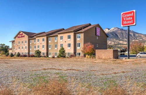 Parachute Hotel | Grand Vista Hotel Parachute