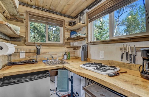 Cripple Creek Cabin | NEW Lovable Mountain Tiny Home near Cripple Creek