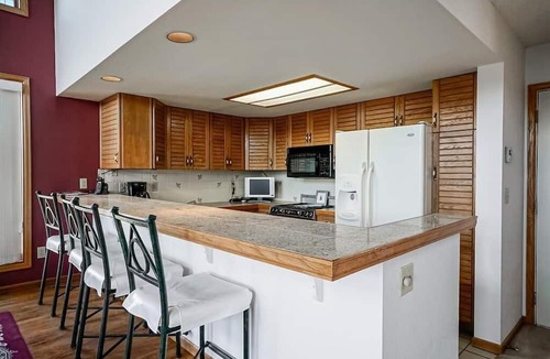 Innsbruck Val Moritz House | Hot Tub, Suana, Spectacular views and 3 minutes from Granby Ski Ranch Lift!