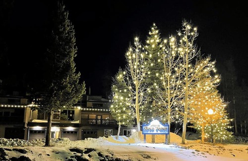 Baldy Mountain Apartment | 3 Bed Penthouse. Hot Tubs. Luxury Free Ski Shuttle
