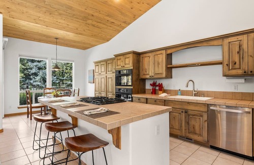 Dalton Ranch House | Great Backyard, Fireplace, Sunny Home In Golf Course Community!