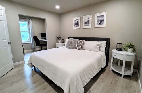Fort Collins House | Spacious 5-bedroom house in fantastic Fort Collins with AC, WiFi