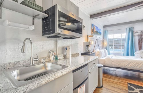 West Colorado Springs Apartment | Rustic-Chic Retreat: Your Ideal Colorado Springs Getaway for Outdoor Enthusiasts and Dog Lovers
