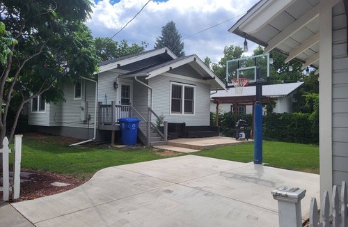 Loveland House | Historic, Clean, Private, Central, Spacious, HOME, Hot Tub, Fire Pit, Basketball