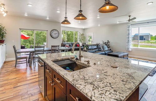 Johnstown House | NOCO Johnstown Lake Retreat w/Shared Dock!