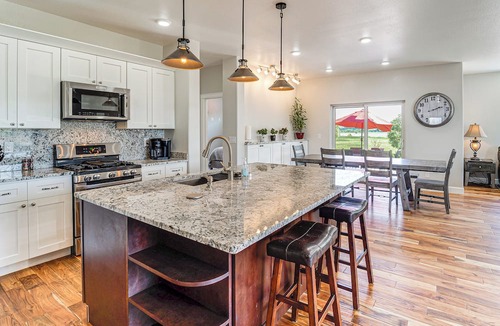 Johnstown House | NOCO Johnstown Lake Retreat w/Shared Dock!