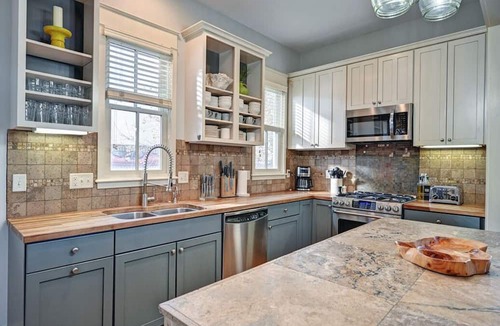 Buena Vista House | This peaceful 4-bedroom, 3.5-bathroom residence sleeps up to 13 guests