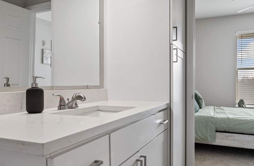 Englewood Apartment | Adorable 1BR Englewood Apartment w/Pool & Hot Tub