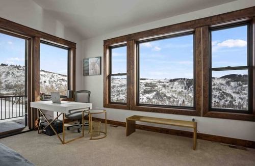 Clark Ski Chalet | 4bdrm 3 bath Ski in/out Chalet on Private Hill