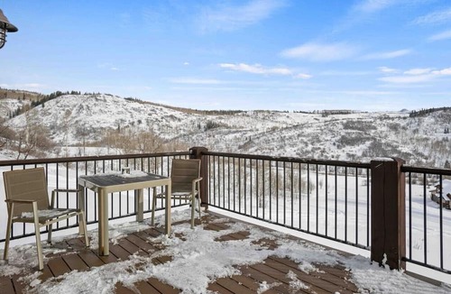 Clark Ski Chalet | 4bdrm 3 bath Ski in/out Chalet on Private Hill