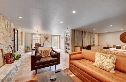 Kerr Gulch Apartment | Luxury Mountain Retreat near the lake & downtown!