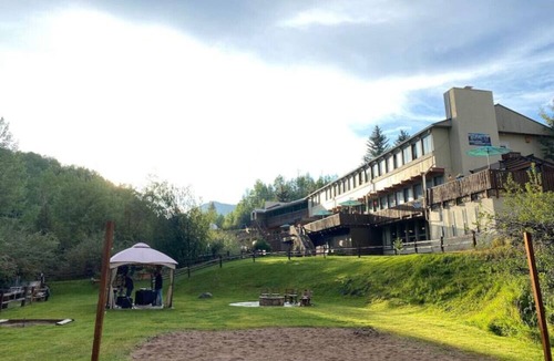 Glenwood Springs Cabin | Mountain View Room #10