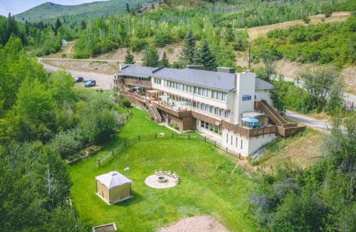 Glenwood Springs Cabin | Mountain View Room #12