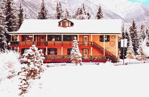 Bayfield House | Iconic Trout House Charming 4-bedroom Log Chateau 6 Fireplaces 5 Baths 5,250 Ft