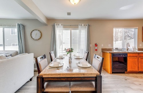 Green Valley Ranch House | Golf, Hike, Explore & More: Cozy Retreat in Denver