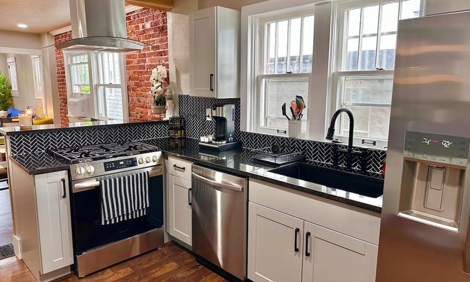 Lincoln Park House | Charming 1-bedroom house with WiFi and AC near Downtown Denver
