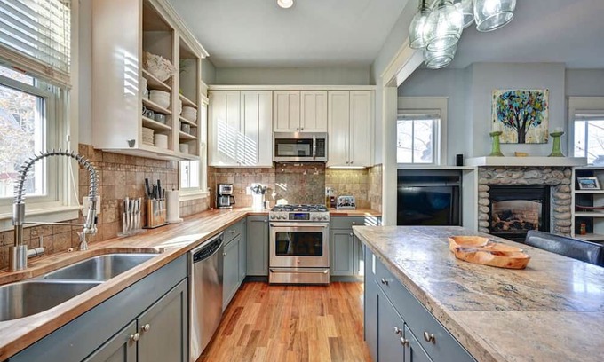 Buena Vista House | This peaceful 4-bedroom, 3.5-bathroom residence sleeps up to 13 guests