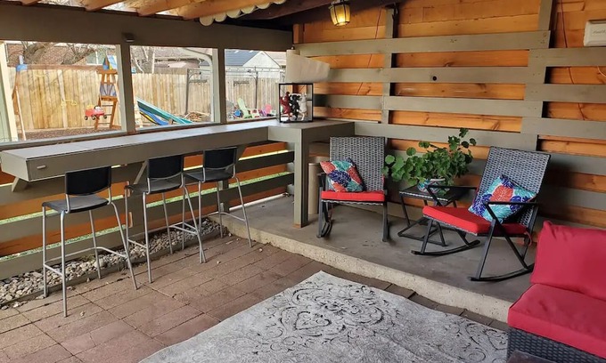 Alta Vista Area House | 3 bedroom Lock-off apartment